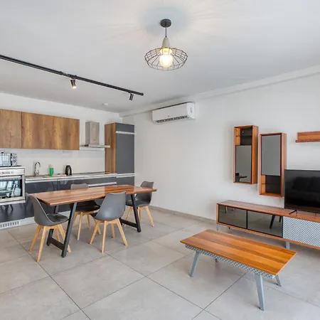 4br Modern Retreat With Pool Access In Swieqi *