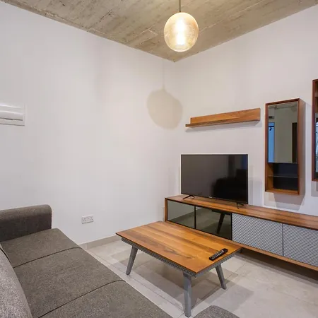 4br Modern Retreat With Pool Access In Swieqi *