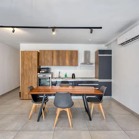 Апартаменты 4br Modern Retreat With Pool Access In Swieqi *