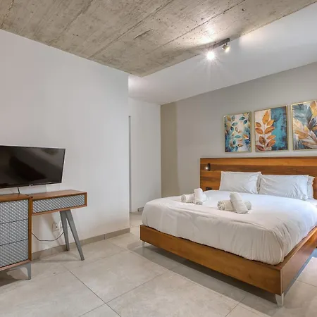 4br Modern Retreat With Pool Access In Swieqi