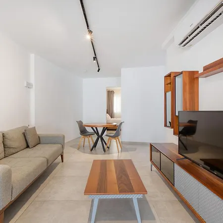 4br Modern Retreat With Pool Access In Swieqi