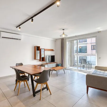 4br Modern Retreat With Pool Access In Swieqi