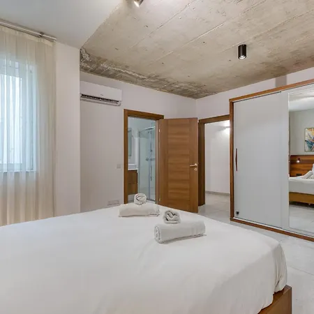 Апартаменты 4br Modern Retreat With Pool Access In Swieqi *