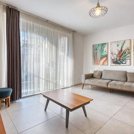 Апартаменты 4br Modern Retreat With Pool Access In Swieqi *