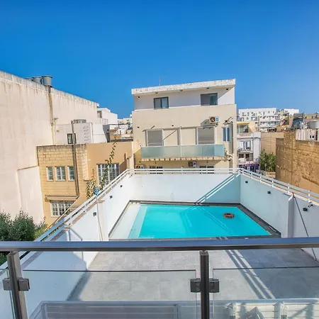 4br Modern Retreat With Pool Access In Swieqi