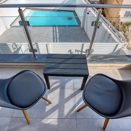 4br Modern Retreat With Pool Access In Swieqi *